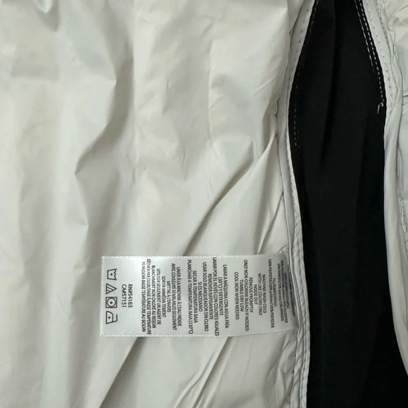 Calvin Klein Puffer Performance Vest Size XS NWT - Picture 4 of 5